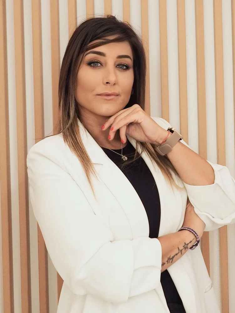 Maria Leza en su salón de belleza en Logroño